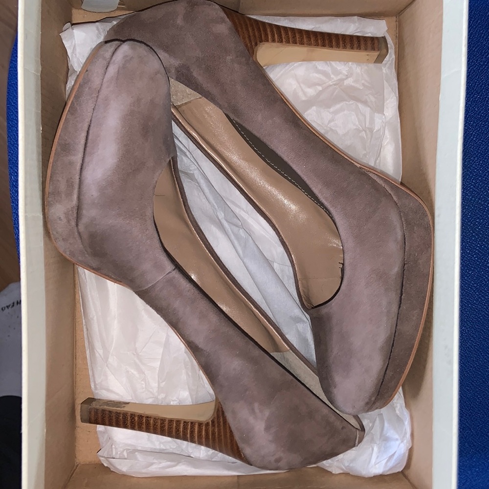 8.5 Women’s Heels from Banana Republic - brown suede color!